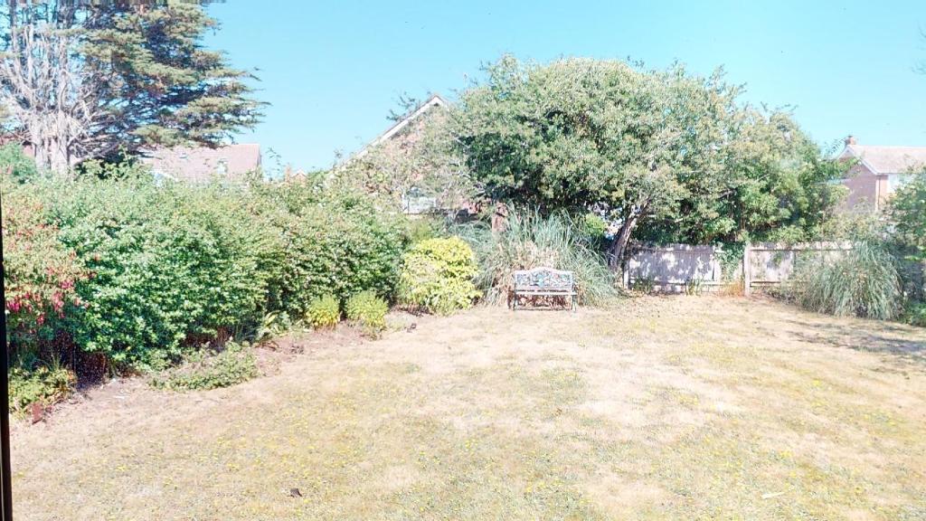 2 Bedroom Bungalow to Rent in Seaford, BN25 2LN