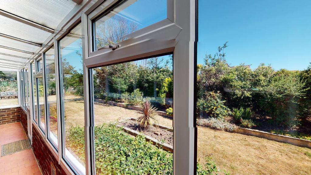 2 Bedroom Bungalow to Rent in Seaford, BN25 2LN