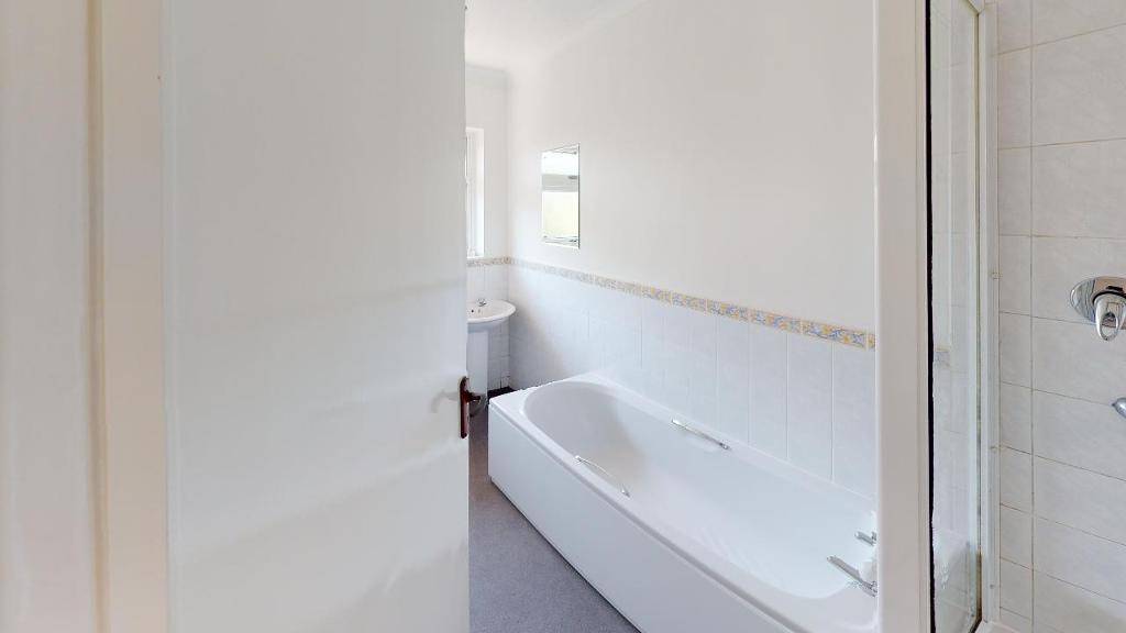 2 Bedroom Bungalow to Rent in Seaford, BN25 2LN