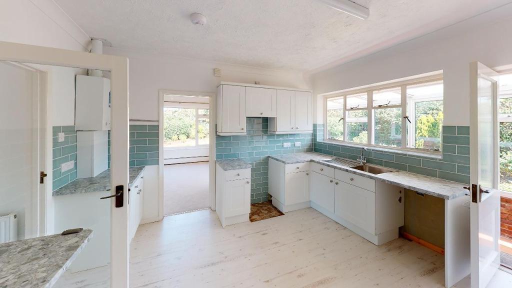 2 Bedroom Bungalow to Rent in Seaford, BN25 2LN