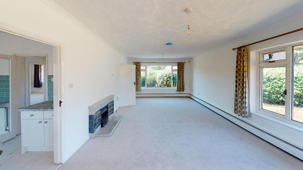 2 Bedroom Bungalow to Rent in Seaford, BN25 2LN