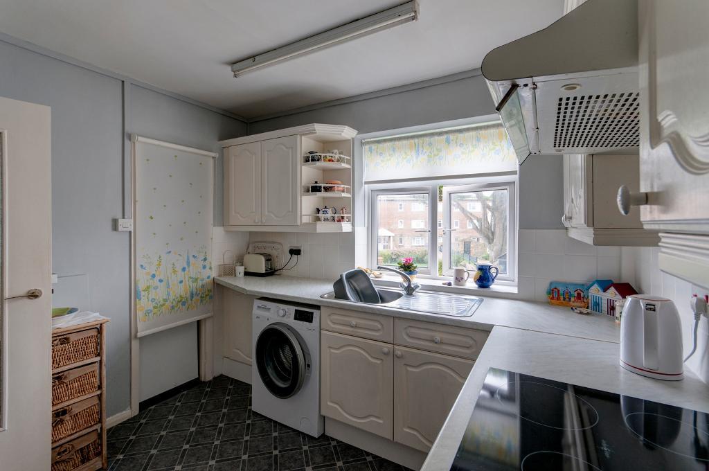 2 Bedroom Flat for Sale in Seaford, BN25 1QE