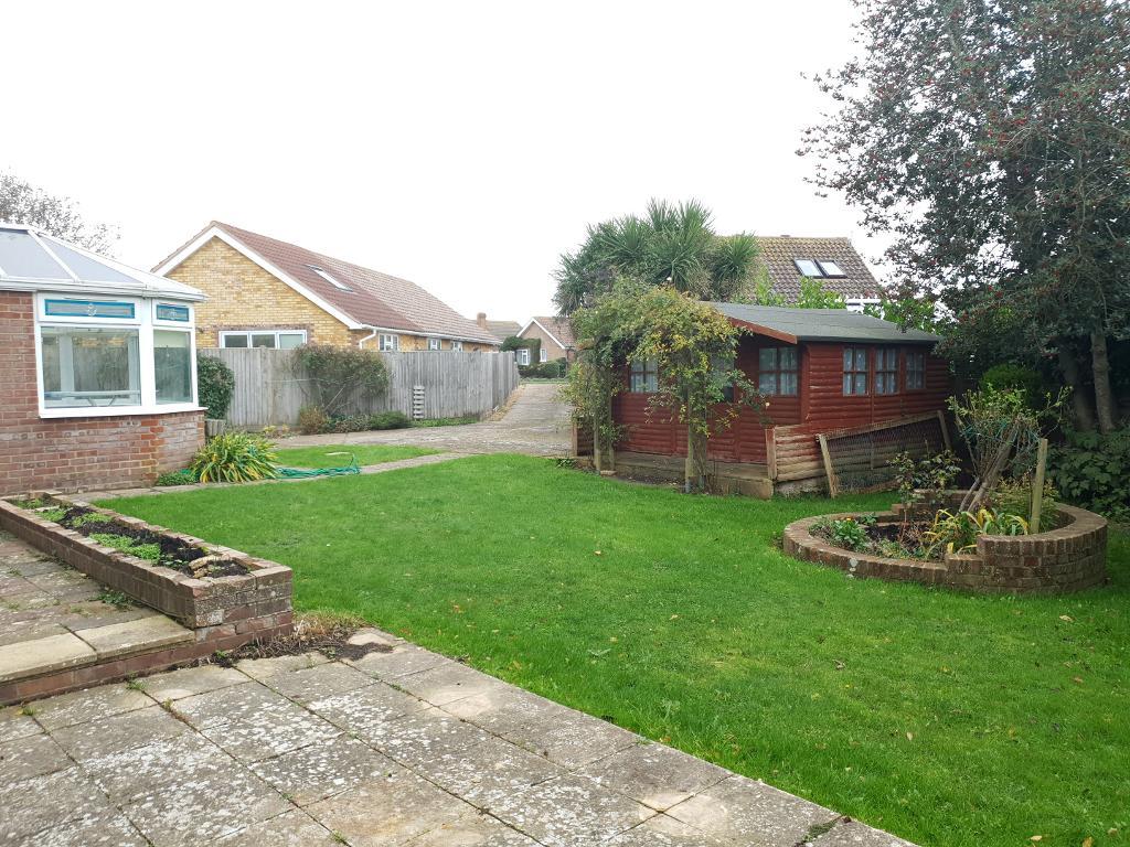 3 Bedroom Bungalow to Rent in Seaford, BN25 3UL