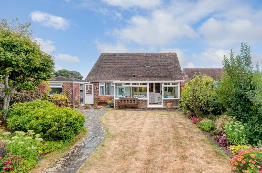 3 Bedroom Bungalow for Sale in Seaford, BN25 4DT