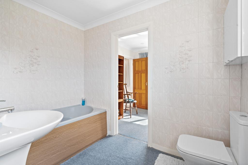 4 Bedroom House for Sale in Seaford, BN25 2QE