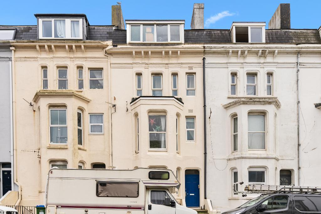 2 Bedroom Flat for Sale in Seaford, BN25 1EN