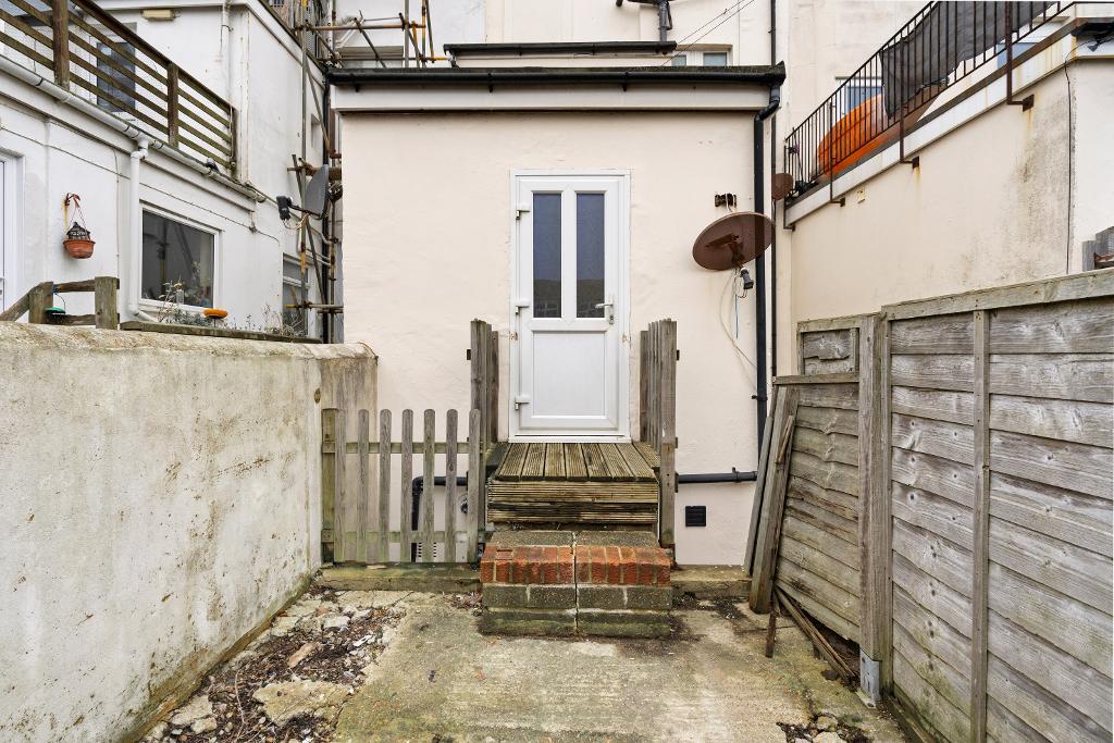 2 Bedroom Flat for Sale in Seaford, BN25 1EN