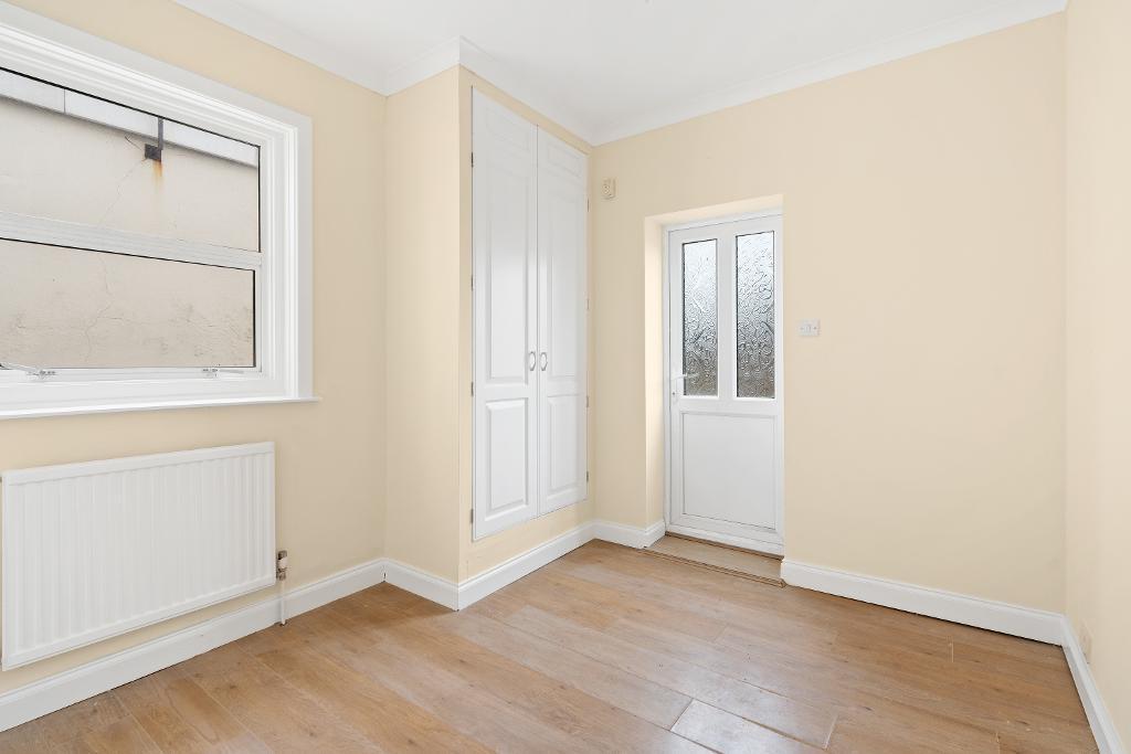 2 Bedroom Flat for Sale in Seaford, BN25 1EN