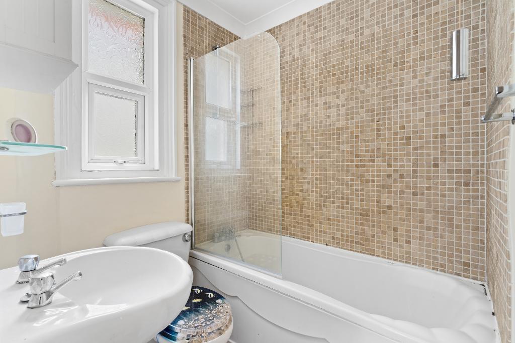 2 Bedroom Flat for Sale in Seaford, BN25 1EN