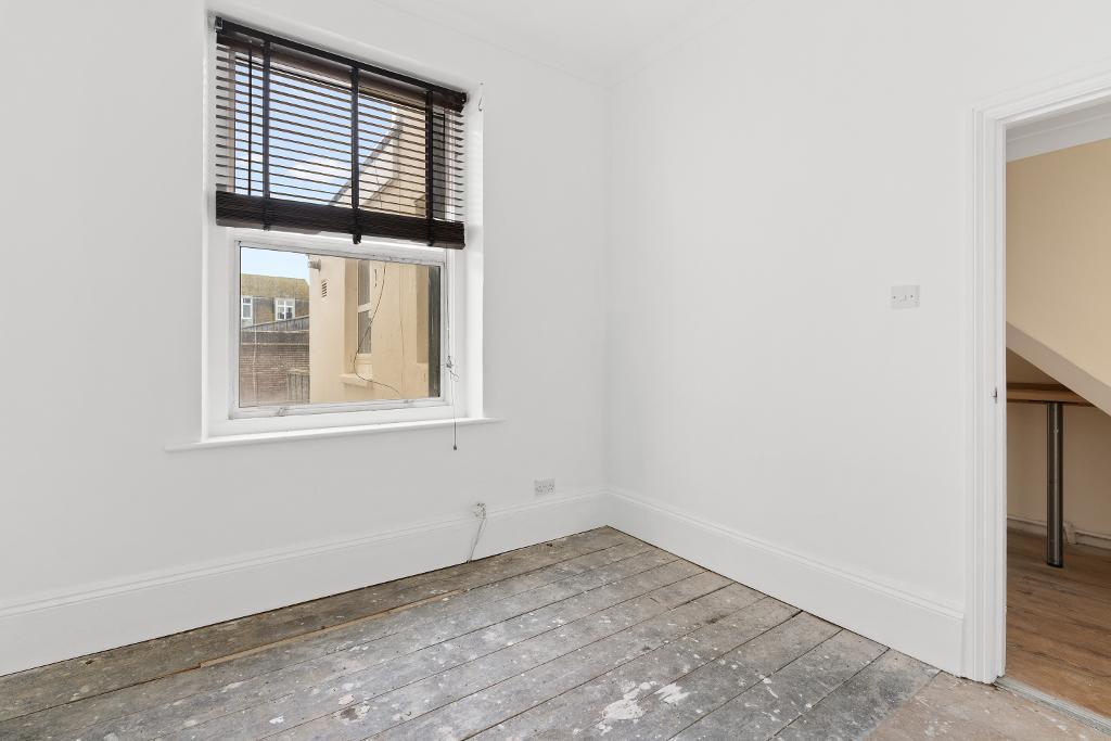 2 Bedroom Flat for Sale in Seaford, BN25 1EN