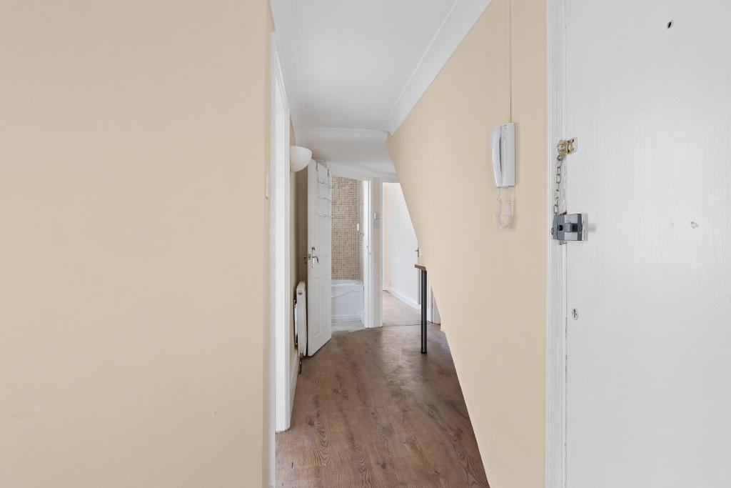 2 Bedroom Flat for Sale in Seaford, BN25 1EN