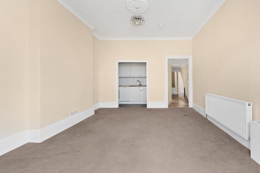 2 Bedroom Flat for Sale in Seaford, BN25 1EN