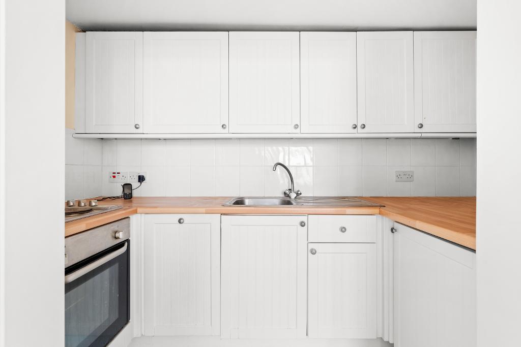 2 Bedroom Flat for Sale in Seaford, BN25 1EN