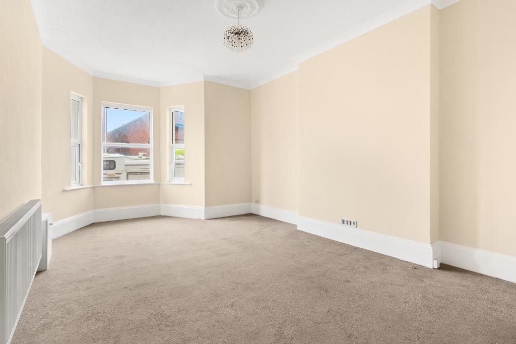2 Bedroom Flat for Sale in Seaford, BN25 1EN