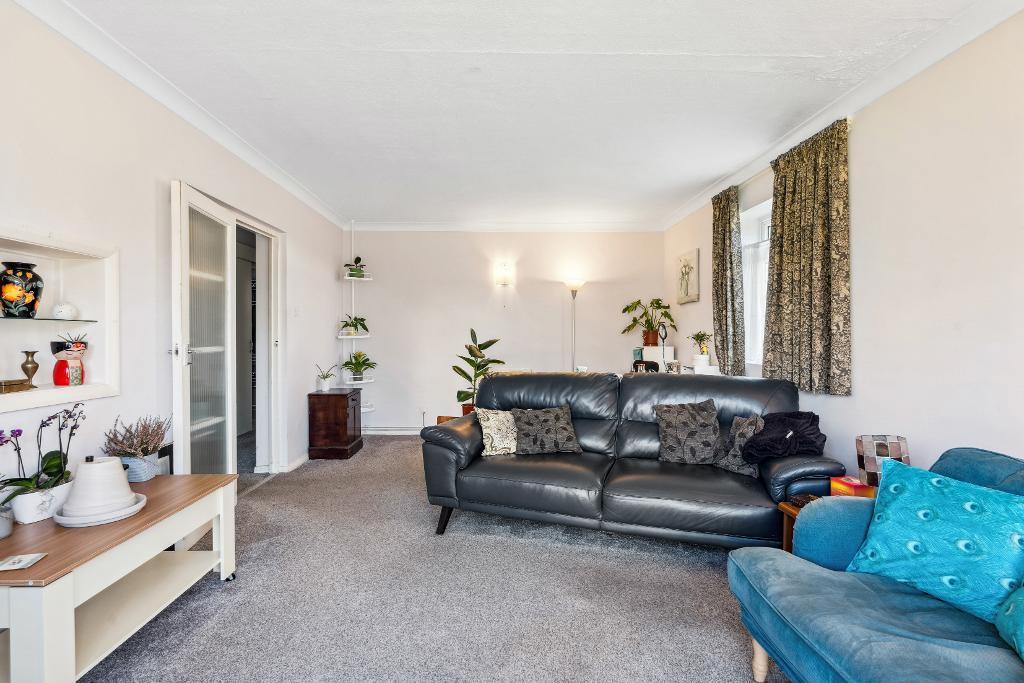 2 Bedroom Flat for Sale in Seaford, BN25 1QD