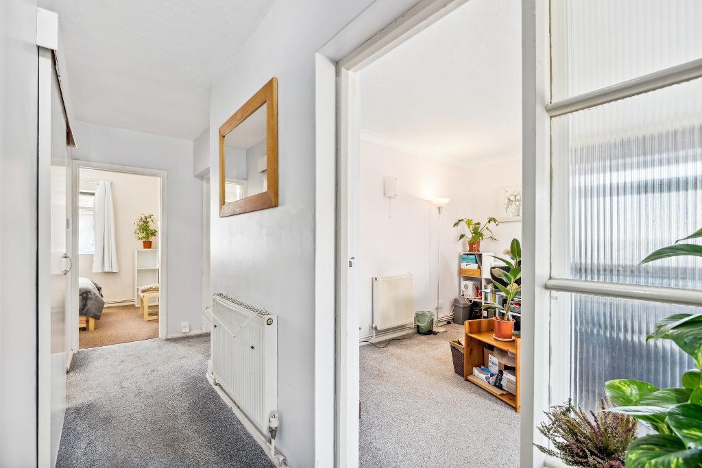 2 Bedroom Flat for Sale in Seaford, BN25 1QD