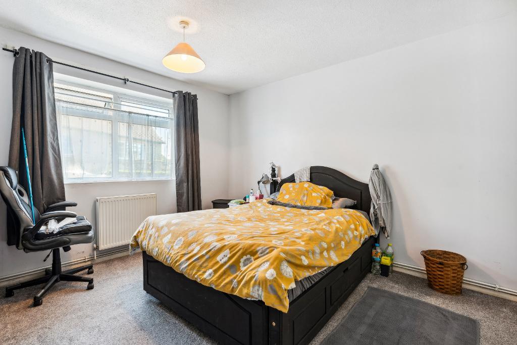 2 Bedroom Flat for Sale in Seaford, BN25 1QD
