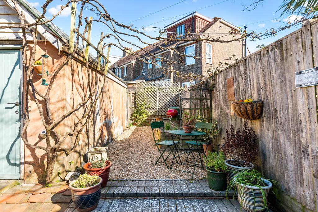 4 Bedroom House for Sale in Seaford, BN25 4PR