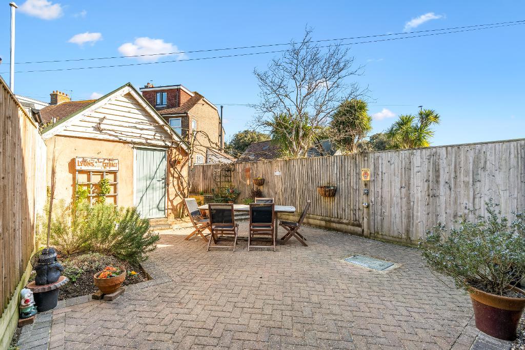 4 Bedroom House for Sale in Seaford, BN25 4PR