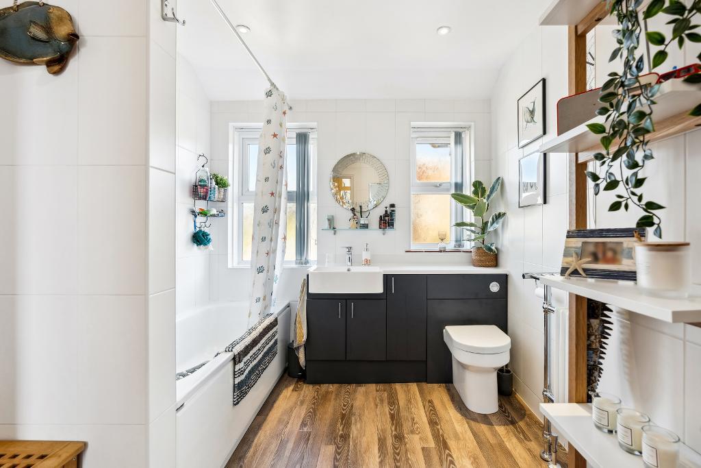 4 Bedroom House for Sale in Seaford, BN25 4PR
