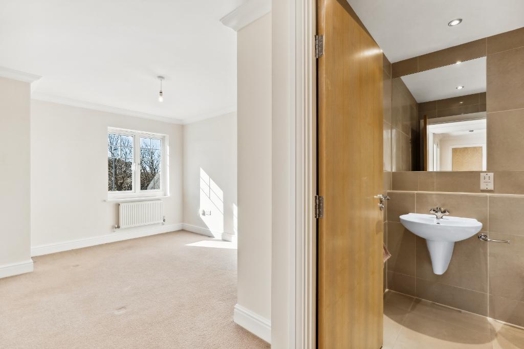 2 Bedroom Flat for Sale in Seaford, BN25 2LB