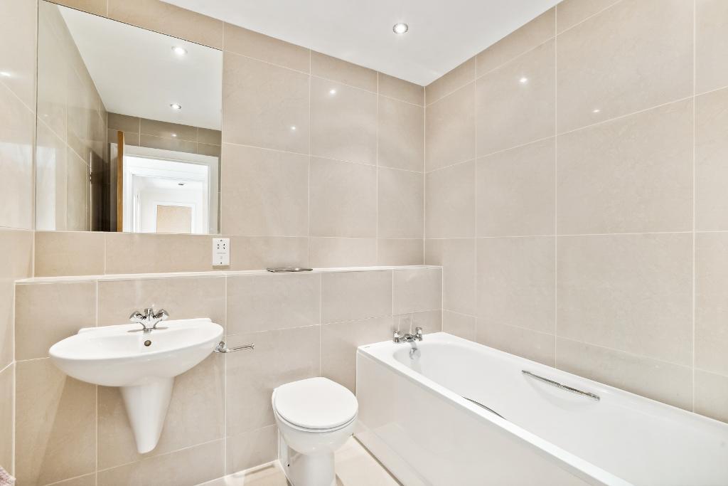 2 Bedroom Flat for Sale in Seaford, BN25 2LB