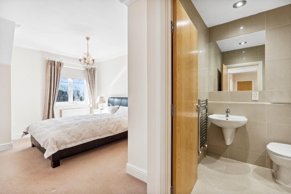 2 Bedroom Flat for Sale in Seaford, BN25 2LB