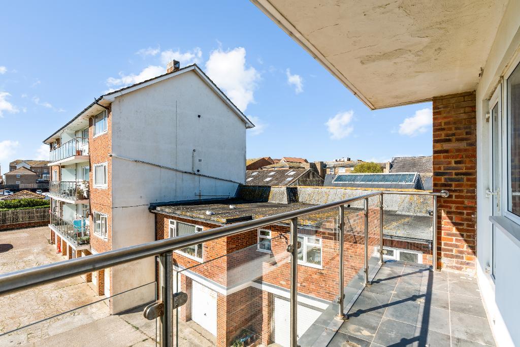 2 Bedroom Flat for Sale in Seaford, BN25 1HY
