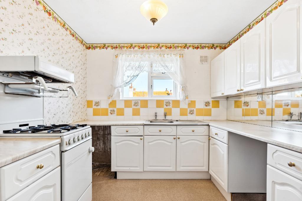 2 Bedroom Flat for Sale in Seaford, BN25 1HY