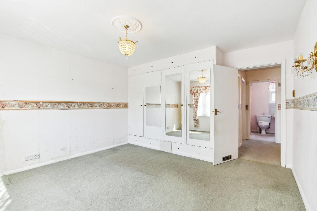 2 Bedroom Flat for Sale in Seaford, BN25 1HY