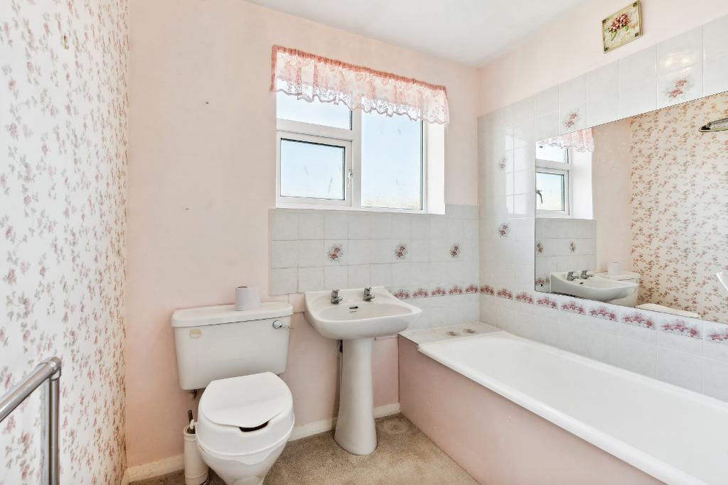 2 Bedroom Flat for Sale in Seaford, BN25 1HY
