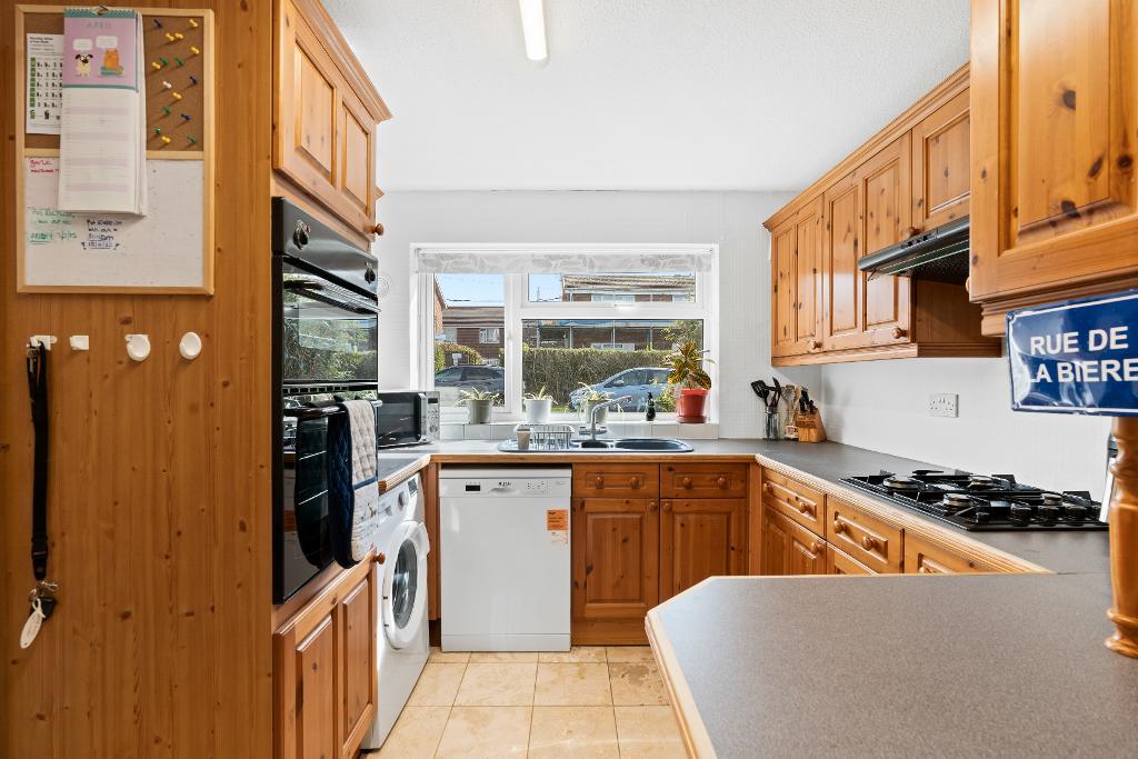 3 Bedroom House for Sale in Seaford, BN25 3TZ