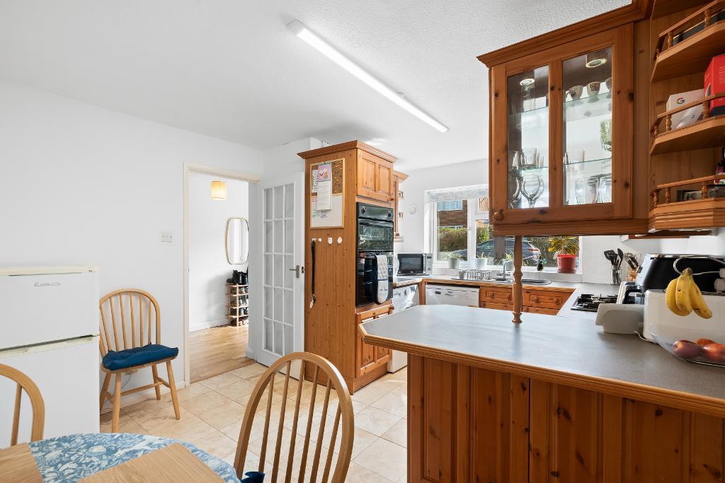 3 Bedroom House for Sale in Seaford, BN25 3TZ