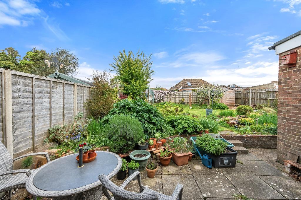 3 Bedroom Chalet Bungalow for Sale in Seaford, BN25 3JY