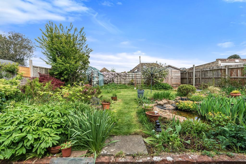 3 Bedroom Chalet Bungalow for Sale in Seaford, BN25 3JY
