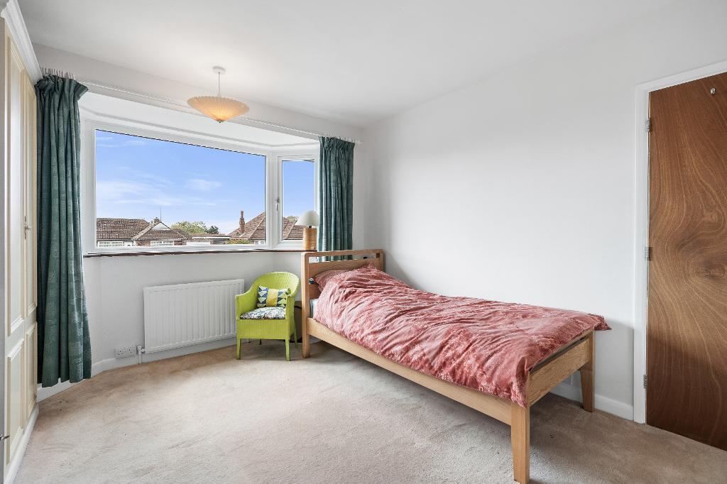 3 Bedroom Chalet Bungalow for Sale in Seaford, BN25 3JY