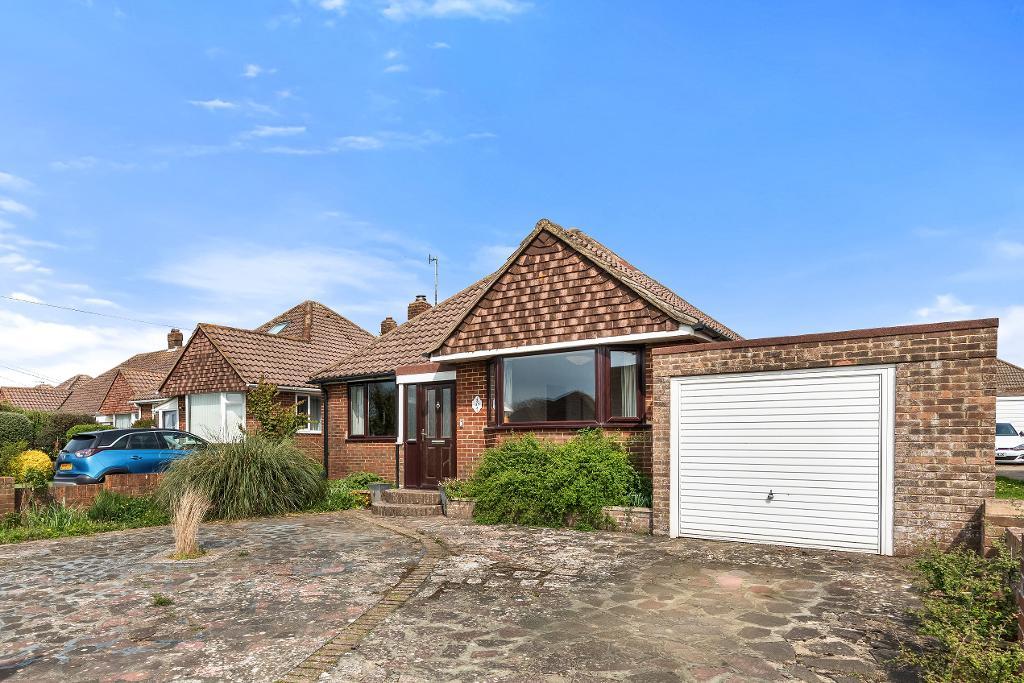 3 Bedroom Chalet Bungalow for Sale in Seaford, BN25 3JY