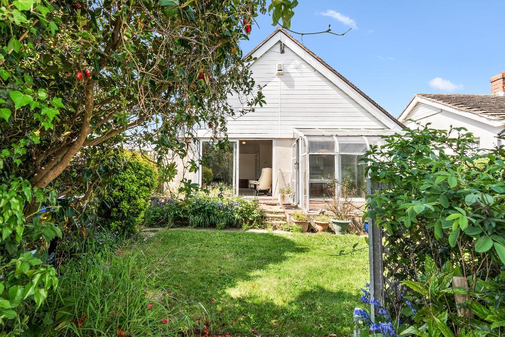 2 Bedroom Bungalow for Sale in Seaford, BN25 3AY