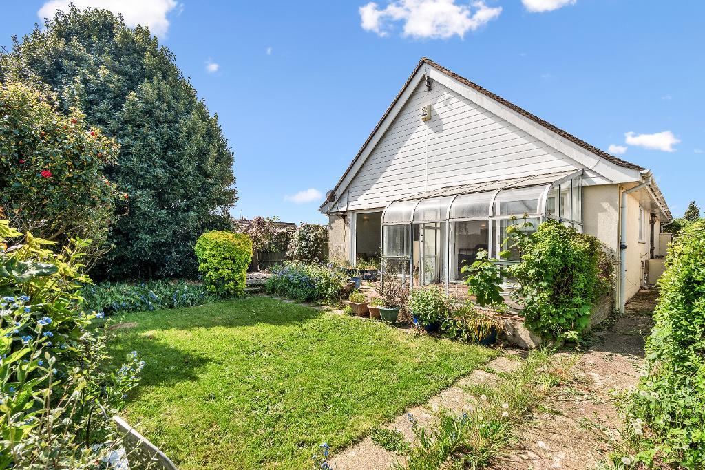 2 Bedroom Bungalow for Sale in Seaford, BN25 3AY