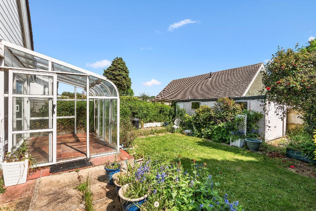 2 Bedroom Bungalow for Sale in Seaford, BN25 3AY