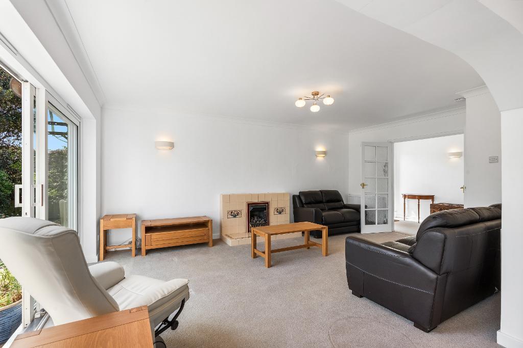 2 Bedroom Bungalow for Sale in Seaford, BN25 3AY