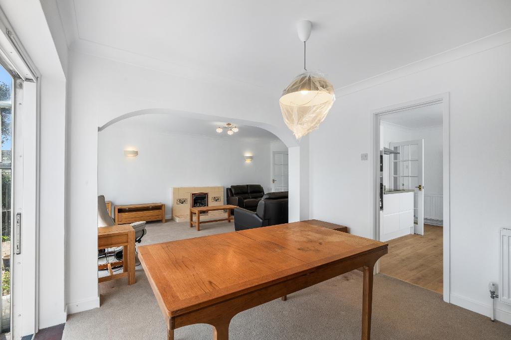 2 Bedroom Bungalow for Sale in Seaford, BN25 3AY