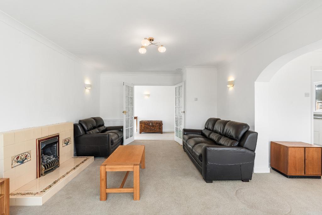 2 Bedroom Bungalow for Sale in Seaford, BN25 3AY