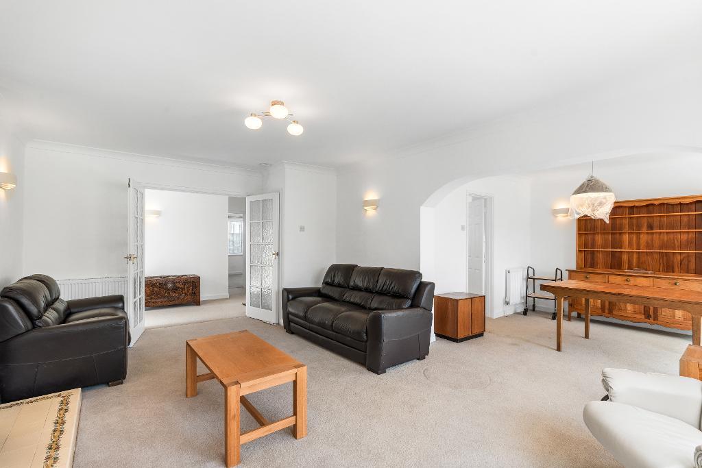 2 Bedroom Bungalow for Sale in Seaford, BN25 3AY