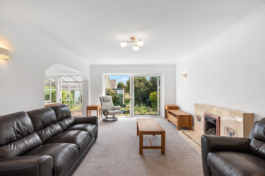 2 Bedroom Bungalow for Sale in Seaford, BN25 3AY