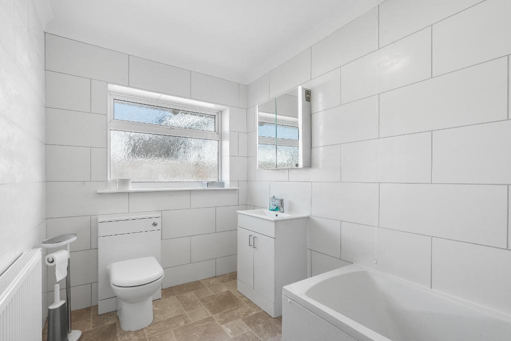 2 Bedroom Bungalow for Sale in Seaford, BN25 3AY
