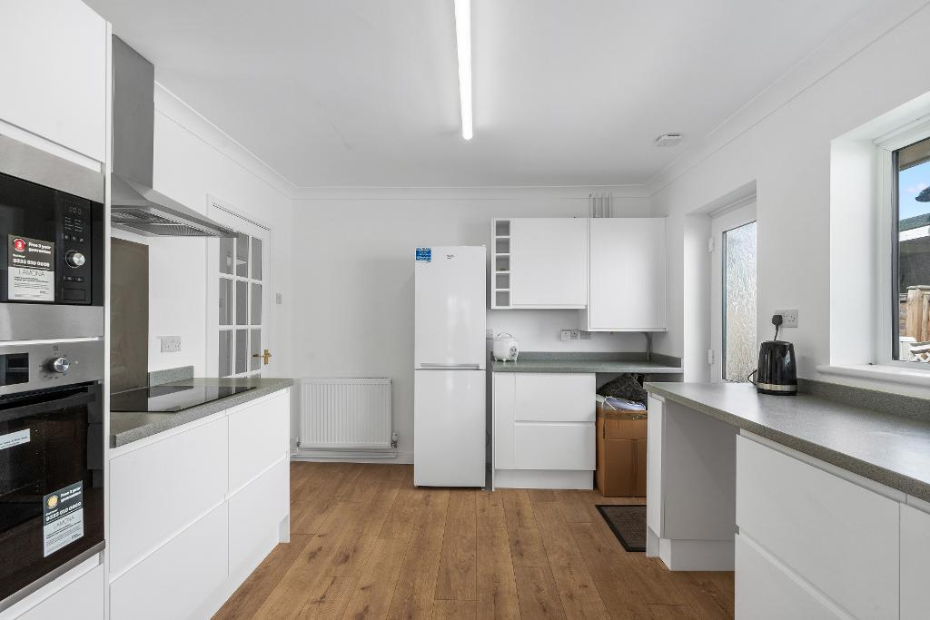 2 Bedroom Bungalow for Sale in Seaford, BN25 3AY