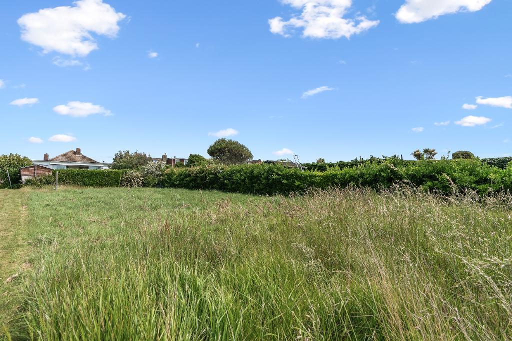 4 Bedroom Bungalow for Sale in Seaford, BN25 2RU
