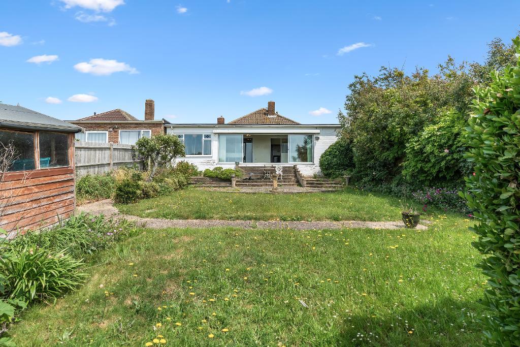 4 Bedroom Bungalow for Sale in Seaford, BN25 2RU