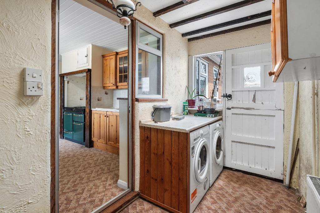 4 Bedroom Bungalow for Sale in Seaford, BN25 2RU